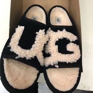 UGG SLIDES SLIPPERS SIZE 9